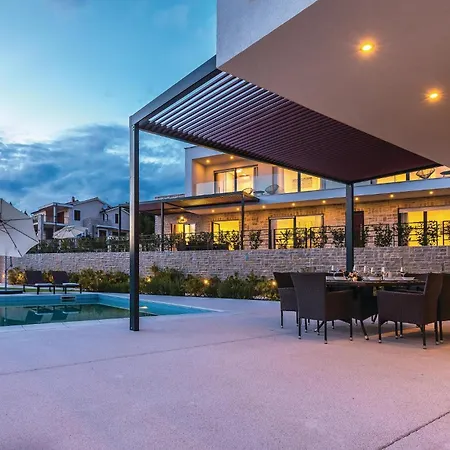 Front In Tribunj Semesterbostad Tribalj