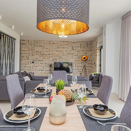 Front In Tribunj Semesterbostad *