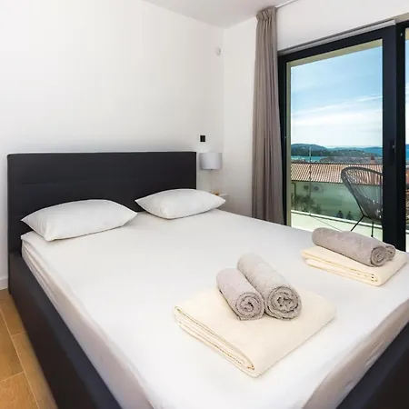 Vakantiehuis Front In Tribunj