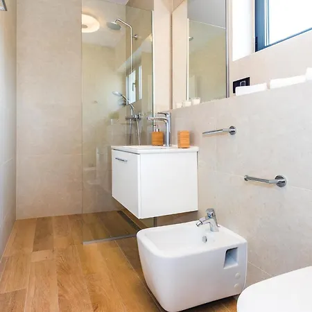 Front In Tribunj Semesterbostad *