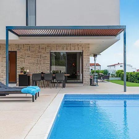 Vakantiehuis Front In Tribunj *