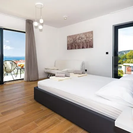 Front In Tribunj Tribalj