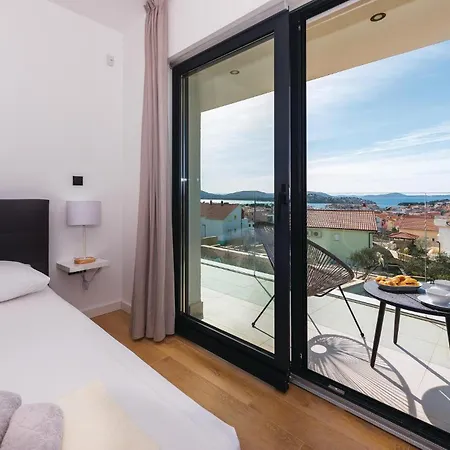 Front In Tribunj Vakantiehuis *