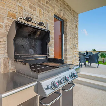 Vakantiehuis Front In Tribunj *