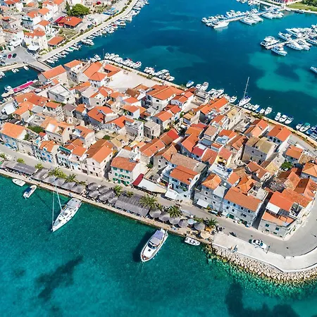 Front In Tribunj Vakantiehuis Tribalj