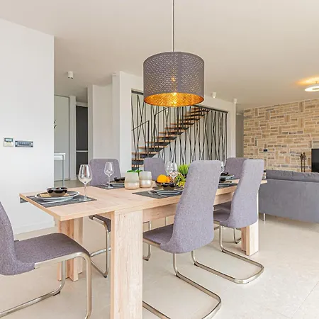 Holiday home Pet Friendly In Tribunj