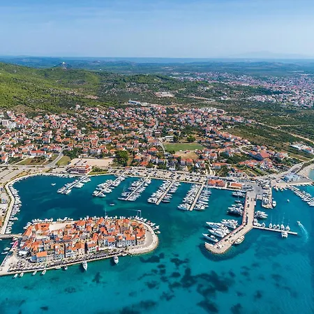 Front In Tribunj Semesterbostad *