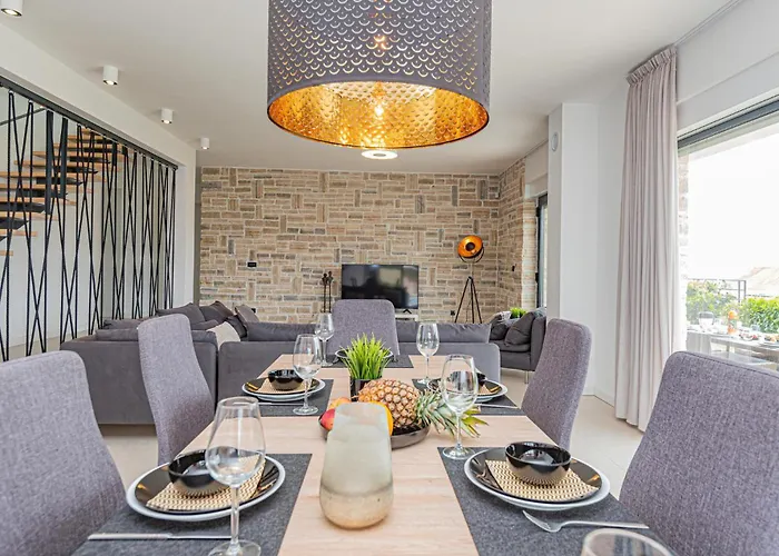 Front In Tribunj בית נופש *