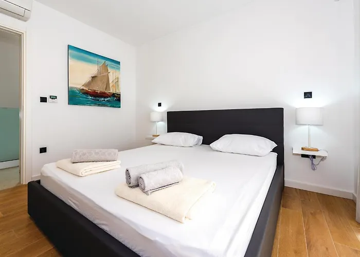 Front In Tribunj * Tribunj (Sibenik-Knin)