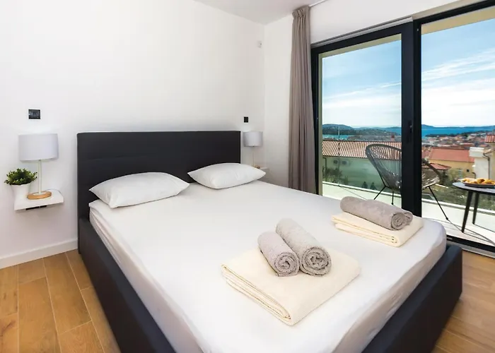 Holiday home Front In Tribunj