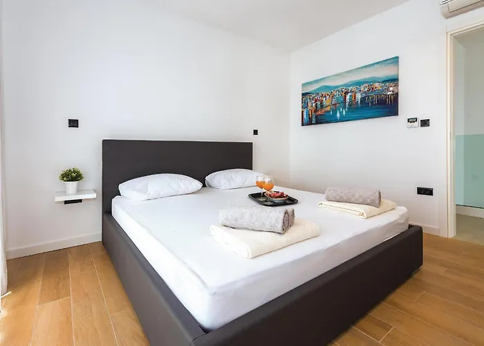 Front In Tribunj בית נופש Tribalj