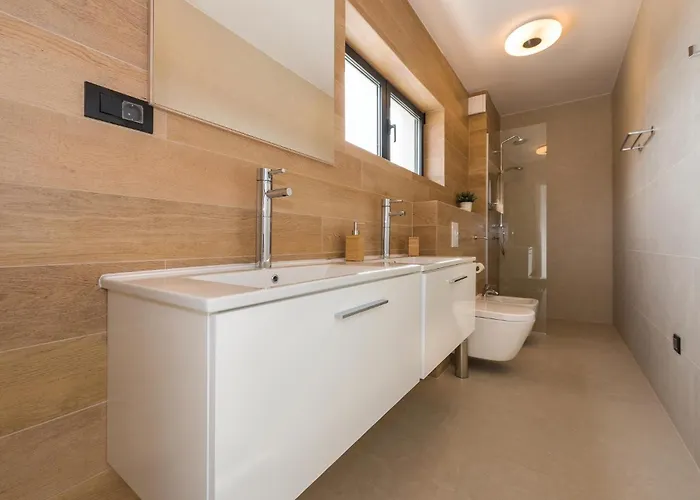 Holiday home Front In Tribunj