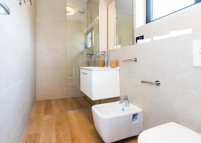 Front In Tribunj בית נופש *