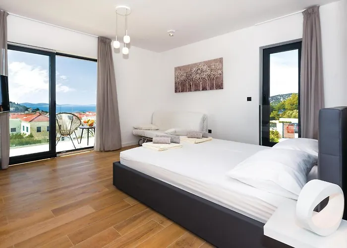 Front In Tribunj Tribalj