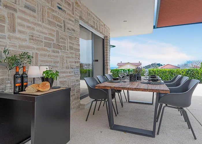 בית נופש Front In Tribunj