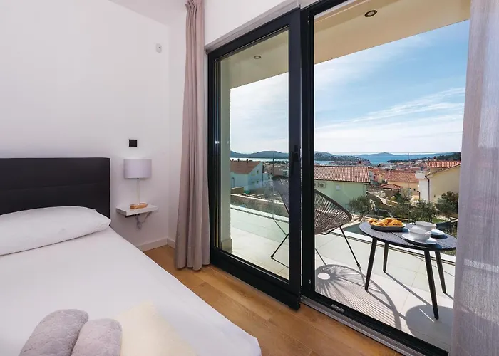 Front In Tribunj Holiday home *