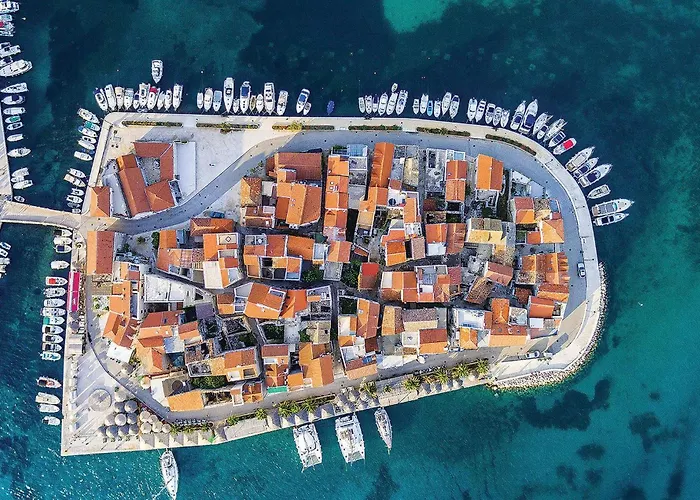 בית נופש Front In Tribunj