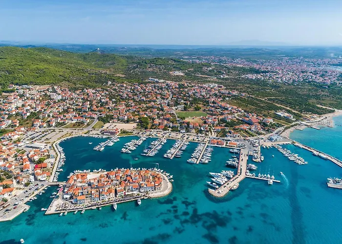 Front In Tribunj בית נופש *